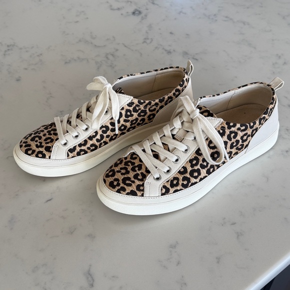 Vionic Winny Sneaker Leopard Print. - Picture 5 of 9